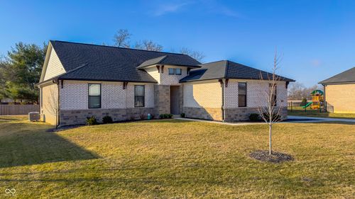 110 Saundra Dr, Fortville, IN, 46040-1653 | Card Image