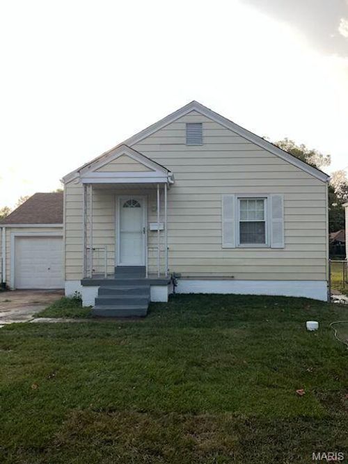 3569 Saint Gregory Ln, Saint Ann, MO, 63074-2903 | Card Image