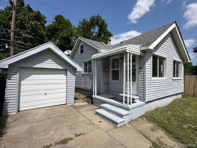 320 Chestnut Avenue, Home with 1 bedrooms, 1 bathrooms and null parking in Hazel Park MI | Image 2