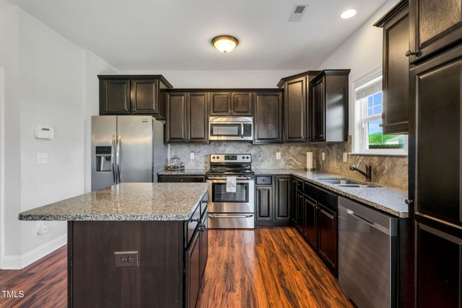 13-web-or-mls-P1478845 | Image 11
