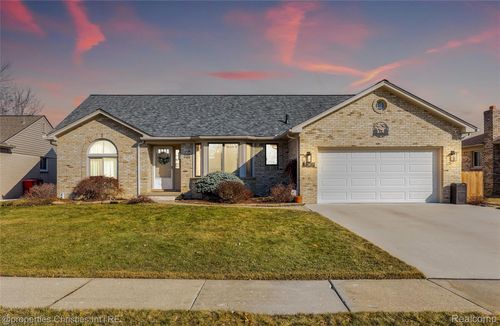 47192 Sanborn Dr, Macomb, MI, 48044-4804 | Card Image