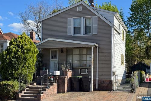 32 Phelps Ave, Bergenfield, NJ, 07621-1310 | Card Image