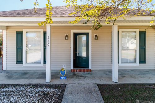 910 Kathryn St, Denham Springs, LA, 70726-4240 | Card Image