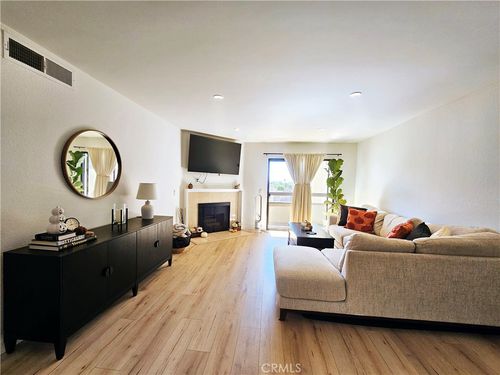 unit-324-424 Oak St, Glendale, CA, 91204-1289 | Card Image