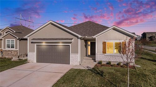 10101 N Oakland Ave, Kansas City, MO, 64157-9504 | Card Image