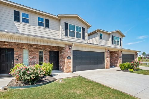 2649 W Everest Ave, Rogers, AR, 72758-6067 | Card Image