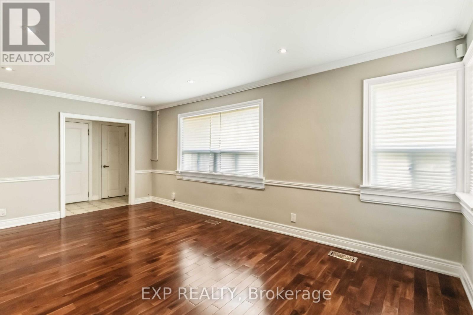 Residential Lease in Toronto (Maple Leaf) 4