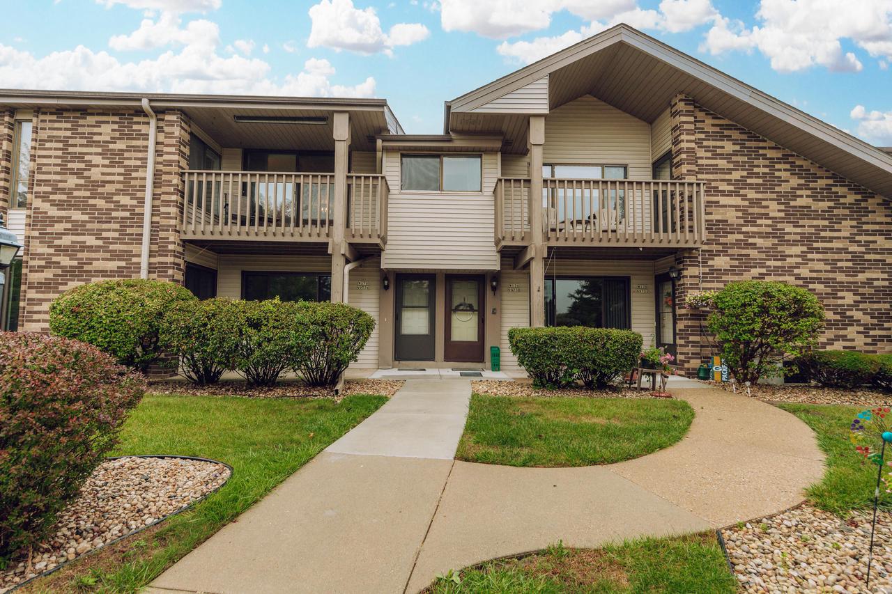Riversbend Cir, Germantown, WI 53022 #1