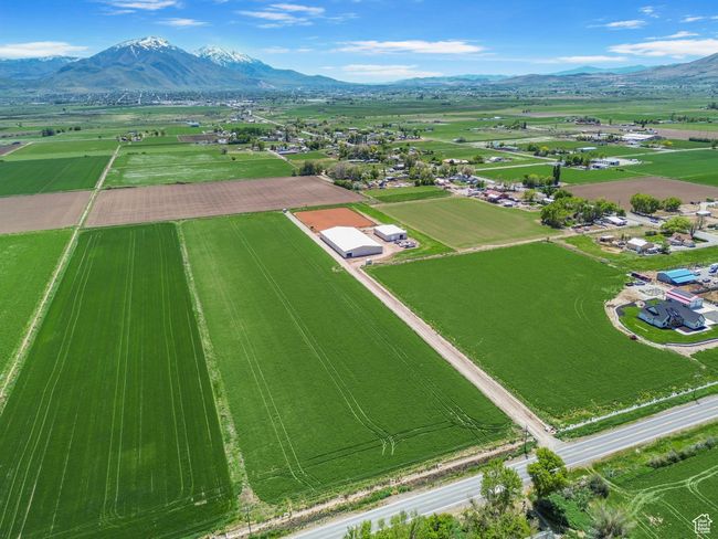 Overview of rural landscape featuring mountains | Image 5