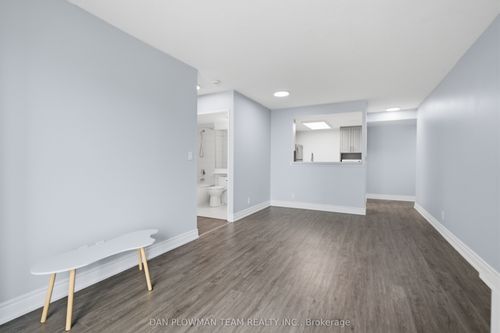 913-8 Lee Centre Dr, Scarborough, ON, M1H3H8 | Card Image