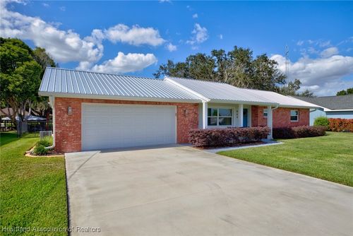 864 Peachtree Dr, Lake Placid, FL, 33852-7291 | Card Image