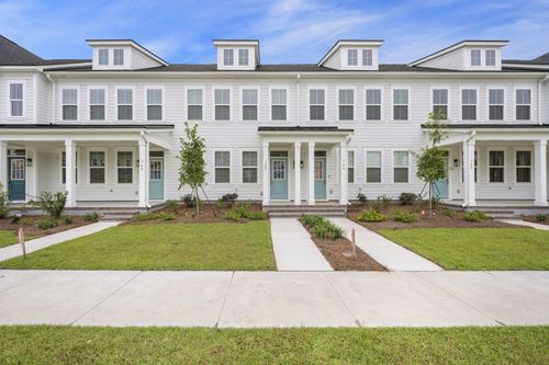 762 Blueway Ave, Summerville, SC, 29486-5477 | Card Image