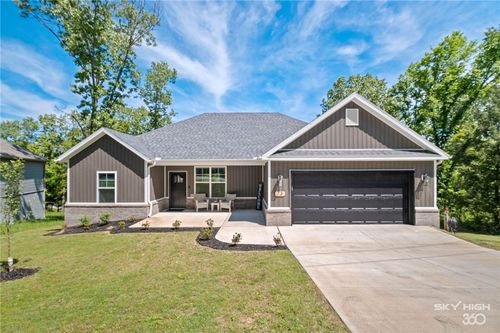 73 Wandsworth Dr, Bella Vista, AR, 72715-3040 | Card Image