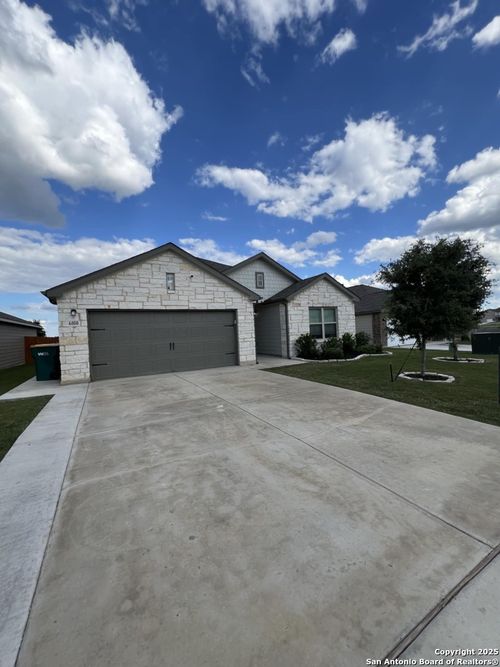 6808 Cetera Xing, Converse, TX, 78109-1871 | Card Image
