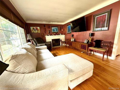 16766 Sprenger Ave, Eastpointe, MI, 48021-3048 | Card Image