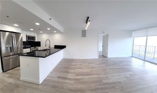 apt-2103-7601 E Treasure Dr, North Bay Village, FL, 33141-4368 | Card Image