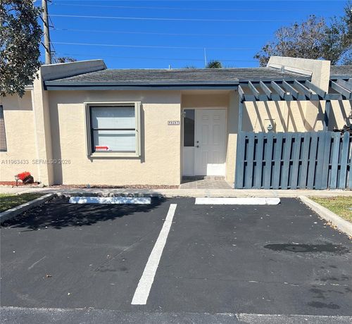 9287 Nw 18th St, Pembroke Pines, FL, 33024-3262 | Card Image