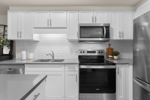 402-118 Summersides Boulevard, Pelham, ON, L3E0C1 | Card Image