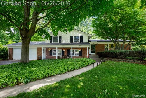 6826 Spruce Dr, Bloomfield Hills, MI, 48301-3058 | Card Image