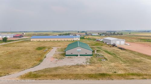 2736 109e Ave Sw, Dickinson, ND, 58601-8574 | Card Image