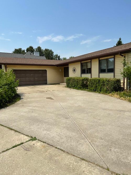 617 Apache Dr, Fremont, MI, 49412-1711 | Card Image
