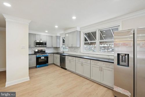 411 W Shunk St, PHILADELPHIA, PA, 19148-4640 | Card Image