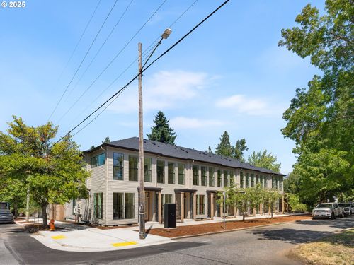 7-3025 Ne Ainsworth St, Portland, OR, 97211-6751 | Card Image