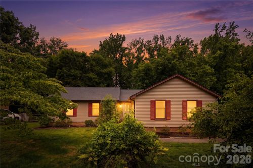 7225 Leesburg Rd, Charlotte, NC, 28215-3743 | Card Image
