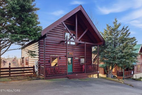 1091 Towering Oaks Dr, Sevierville, TN, 37876-2545 | Card Image