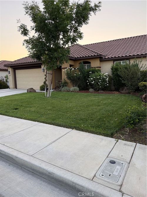 274 North St, Los Banos, CA, 93635-3110 | Card Image