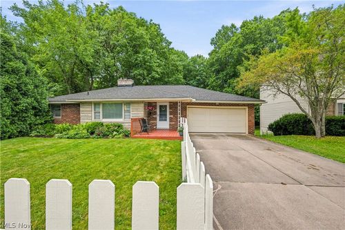 646 Palisades Dr, Akron, OH, 44303-1706 | Card Image
