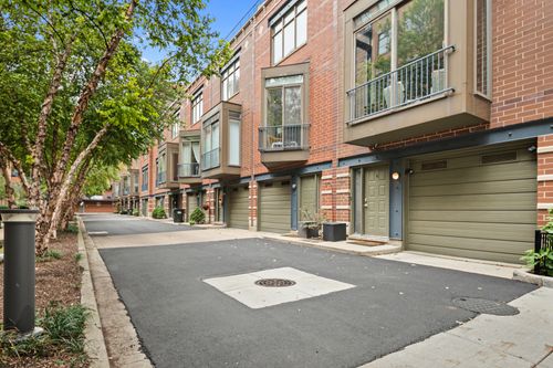l-310 N Clinton St, Chicago, IL, 60661-1131 | Card Image