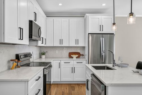 2-14 Porch Light Dr, Dover, NH, 03820-4372 | Card Image