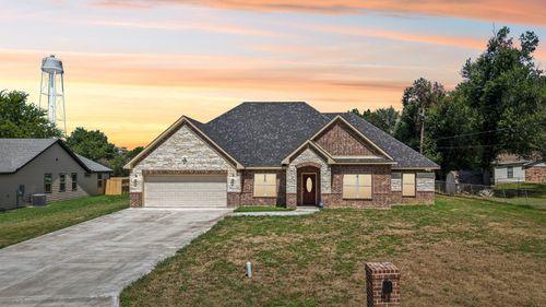 1702 Kings Ln, Commerce, TX, 75428-3768 | Card Image