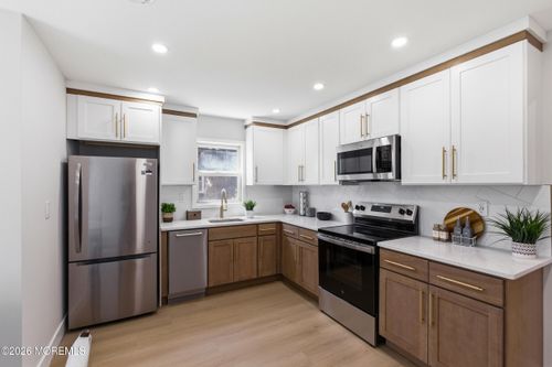 2 Leighton Ln, Manchester, NJ, 08759-6711 | Card Image