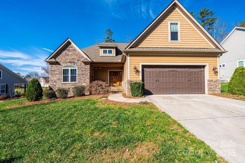 3911 13th St Ne, Hickory, NC, 28601-9687 | Card Image