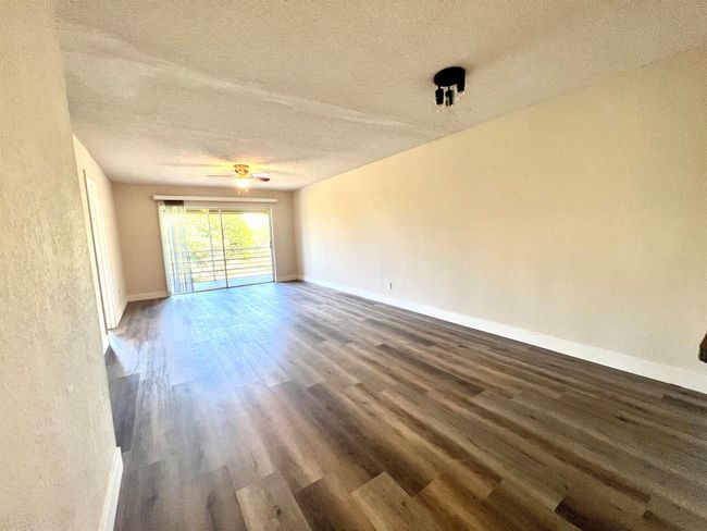 APT-302 - 120 Sparrow Dr, Condo with 2 bedrooms, 2 bathrooms and null parking in Royal Palm Beach FL | Image 4
