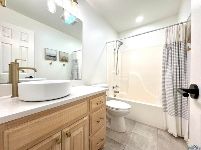 2012 W Lake Dr, House other with 3 bedrooms, 2 bathrooms and null parking in Gladewater TX | Image 18