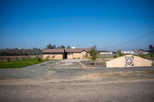 23404 Avenue 104, Terra Bella, CA, 93270-9529 | Card Image