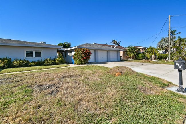 568 Johns Pass Ave, House other with 4 bedrooms, 3 bathrooms and null parking in MADEIRA BEACH FL | Image 9