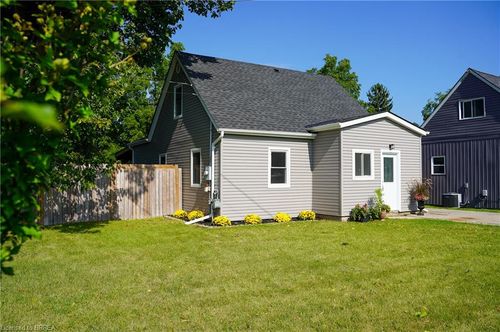 4 John St, Brantford, ON, N3T4H7 | Card Image