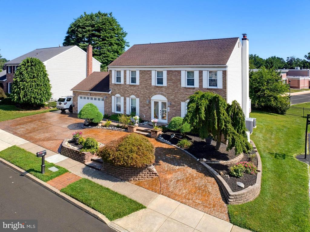Residential in HUNTINGDON VALLEY 2