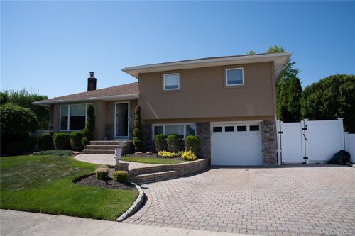 105 Lincoln Rd S, Plainview, NY, 11803-5315 | Card Image