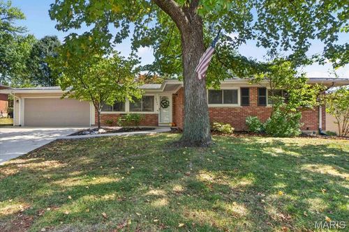 8786 Fern Glen Dr, Saint Louis, MO, 63126-1852 | Card Image