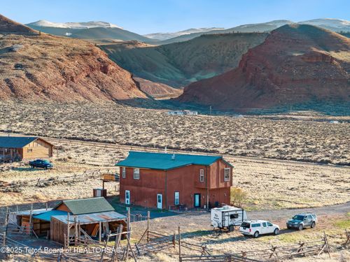 8 Red Creek Ln, Dubois, WY, 82513-9531 | Card Image