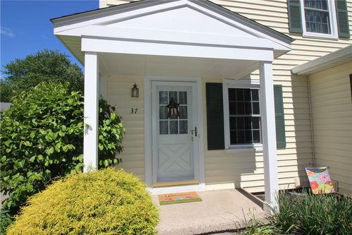 37 Heron Way S, Fairport, NY, 14450-3319 | Card Image
