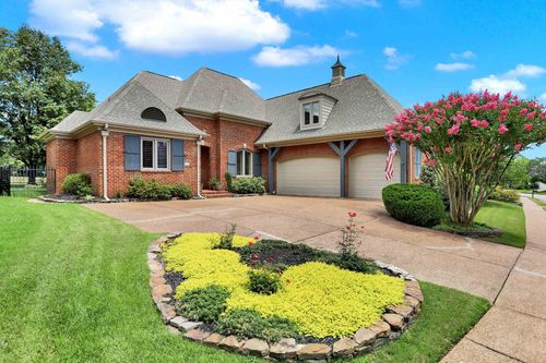 10210 Statfield Dr, Collierville, TN, 38017-9047 | Card Image