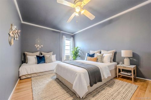 1557 Glover St, Bronx, NY, 10462-4901 | Card Image