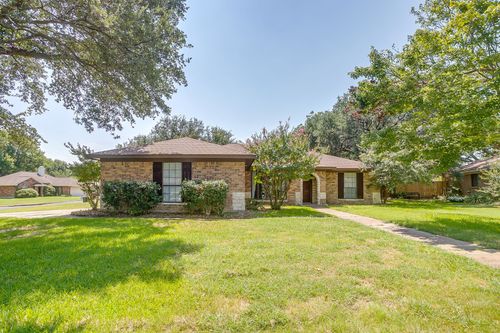 932 Arrow Wood St, Benbrook, TX, 76126-2702 | Card Image