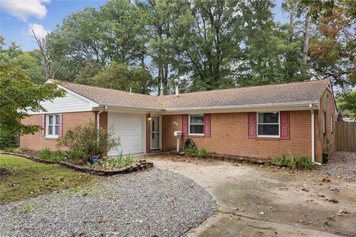 95 Kendall Dr, Newport News, VA, 23601-3032 | Card Image